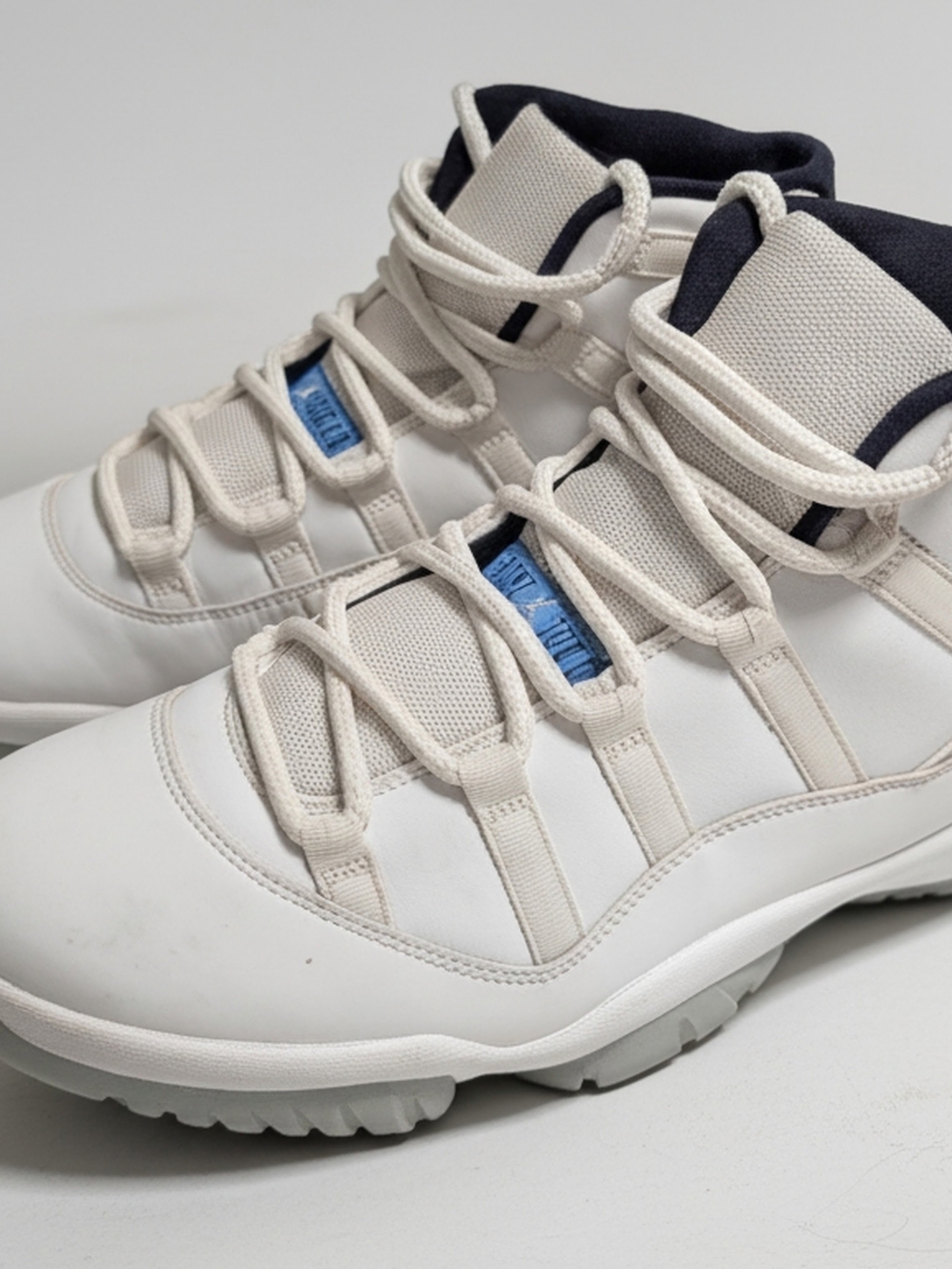 Air Jordan 11 Retro “Legend Blue” (2014)
Size: US 11